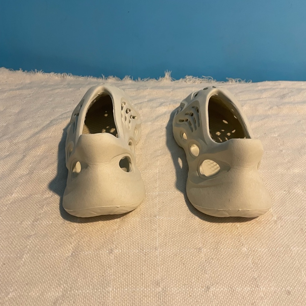 Yeezy Foam Runners Cream size 7 Worn In Great Condition - Picture 7 of 13